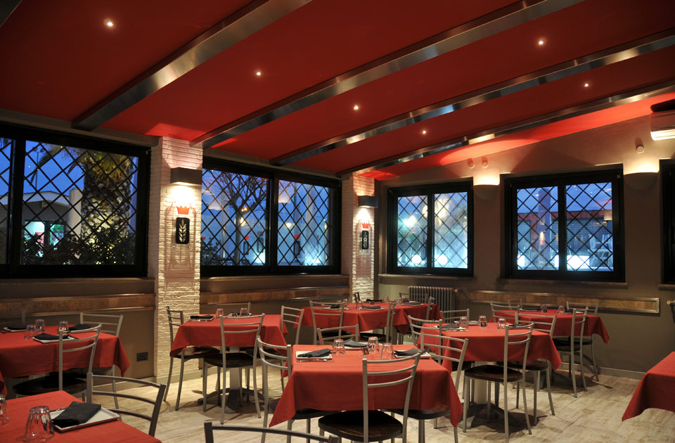Sala interna del ristorante Re Grano da Hill23 a Roma EUR
